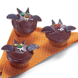 batty-cupcakes-halloween-recipe-photo-260-FF1004ALMAA02